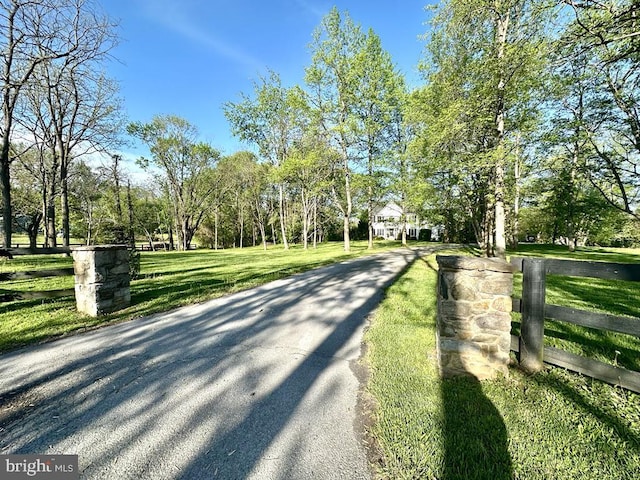 view of home's community featuring view of wooded area