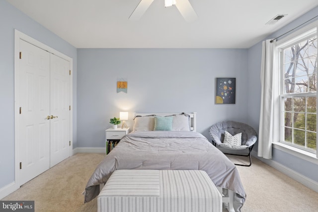 bedroom with carpet flooring, baseboards, a ceiling fan, and a closet