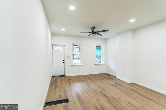 foyer featuring recessed lighting, visible vents, baseboards, and ceiling fan