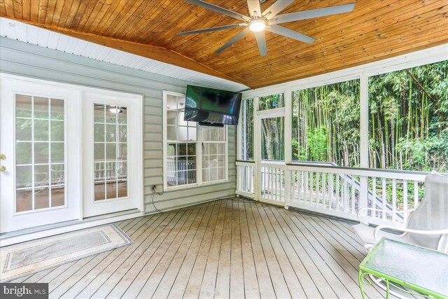 9409 Emory Grove Rd, Gaithersburg, MD 20877 - unfurnished sunroom featuring a ceiling fan
