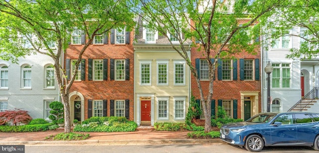 15 Franklin St, Alexandria, VA 22314 - multi unit property featuring brick siding