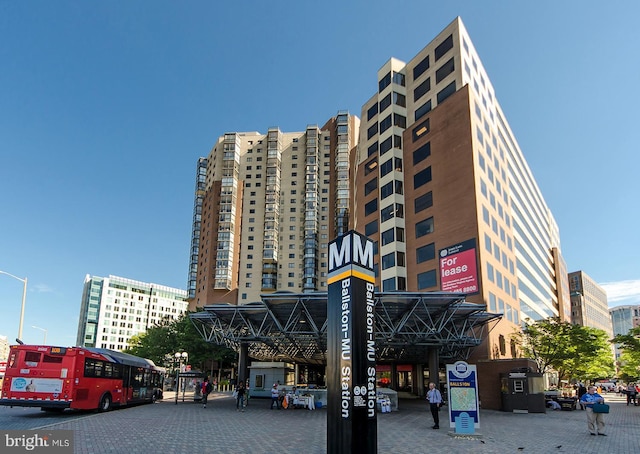 1412 N Wakefield St, Arlington, VA 22207 - view of property with a view of city
