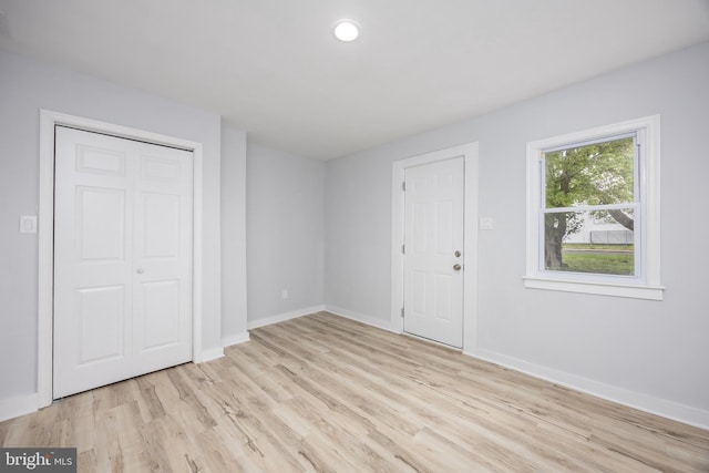 entrance foyer featuring light wood-style flooring, baseboards, and recessed lighting