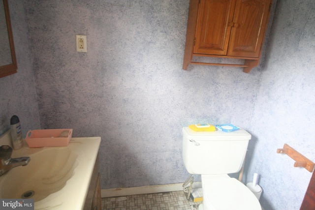 927 Bellevue Ave, Penndel, PA 19047 - half bath featuring baseboards, toilet, and vanity