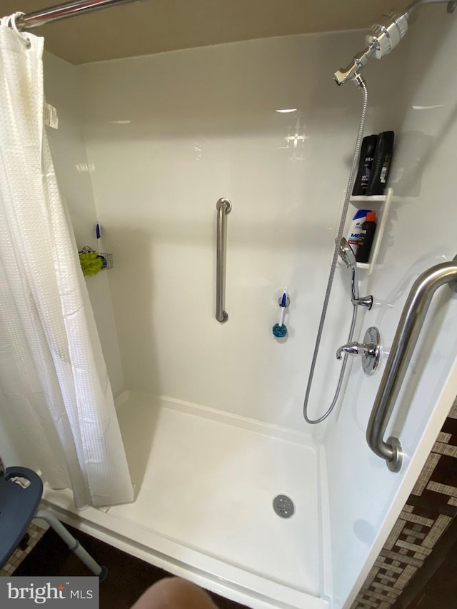 2060 Mahantongo St, Pottsville, PA 17901 - bathroom featuring a shower stall