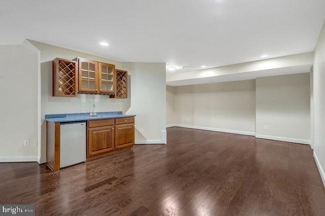 13404 Fieldstone Way, Gainesville, VA 20155 - indoor wet bar featuring dark wood-type flooring, baseboards, refrigerator, and recessed lighting