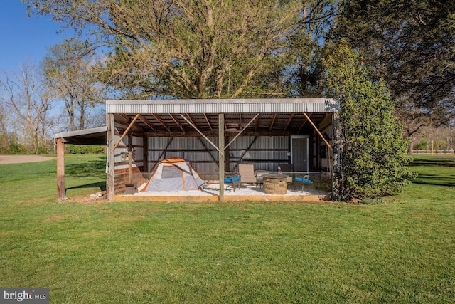 view of pole building featuring a lawn