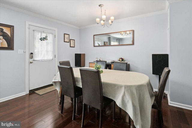 dining area featuring dark wood-style flooring, baseboards, a notable chandelier, and crown molding