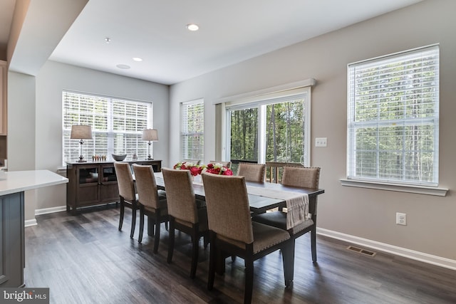 13301 Windjammer Ct, Hughesville, MD 20637 - dining area with dark wood-type flooring, visible vents, baseboards, and recessed lighting