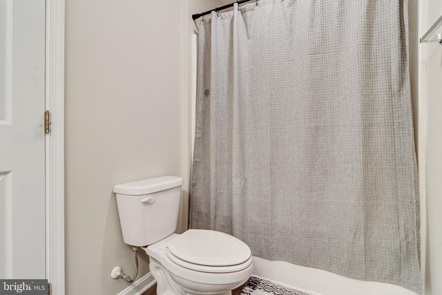 13301 Windjammer Ct, Hughesville, MD 20637 - bathroom with baseboards, curtained shower, and toilet