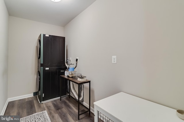 13301 Windjammer Ct, Hughesville, MD 20637 - interior space featuring baseboards and dark wood-type flooring