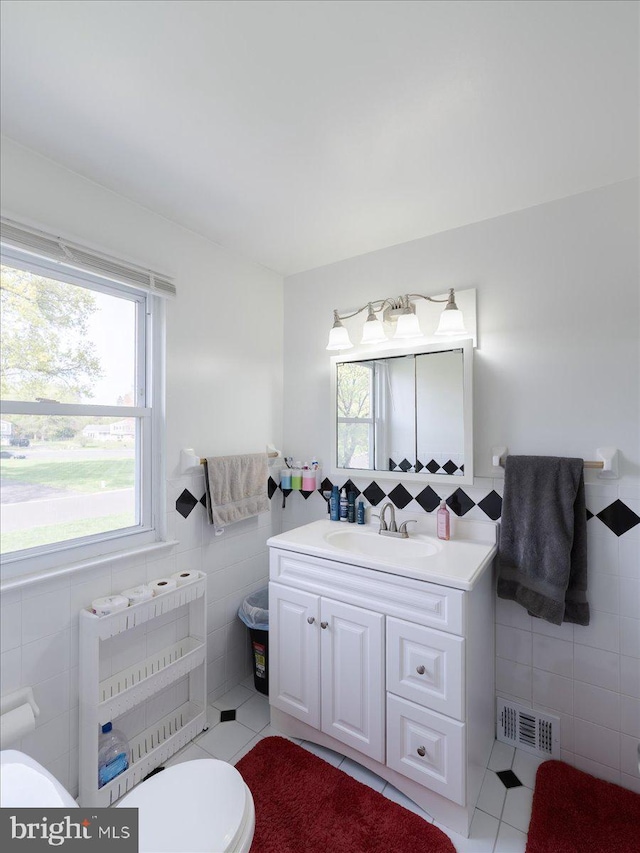 45 Shelley Rd, Southampton, PA 18966 - half bath with toilet, tile walls, visible vents, and tile patterned flooring
