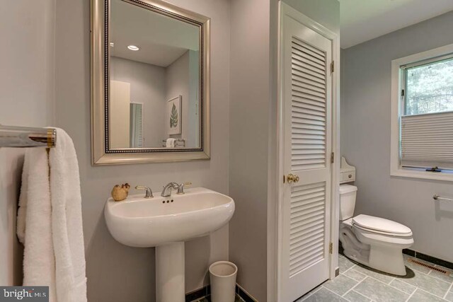 1 Fox Field Ct, Reisterstown, MD 21136 - half bath featuring toilet, baseboards, and a sink