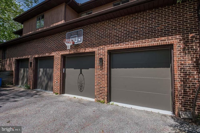 1 Fox Field Ct, Reisterstown, MD 21136 - garage with aphalt driveway