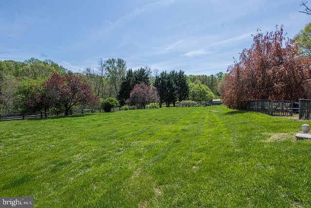 1 Fox Field Ct, Reisterstown, MD 21136 - view of yard featuring fence and a rural view