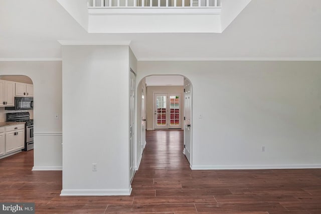 11620 Myrtle Oak Ct, Waldorf, MD 20601 - hall with arched walkways, crown molding, dark wood finished floors, and baseboards
