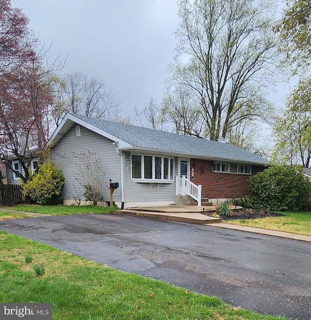ranch-style house with fence