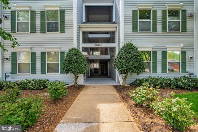 view of property entrance