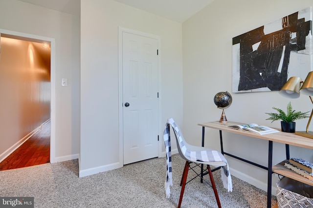 806 W 35th St, Baltimore, MD 21211 - carpeted office featuring baseboards