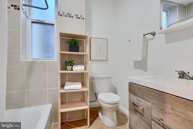 806 W 35th St, Baltimore, MD 21211 - bathroom featuring a tub to relax in, tile patterned floors, toilet, vanity, and baseboards