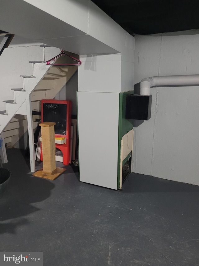 2027 Anchor St, Philadelphia, PA 19124 - unfinished basement featuring stairway
