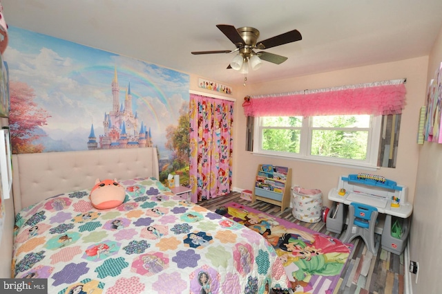 bedroom with ceiling fan and baseboards
