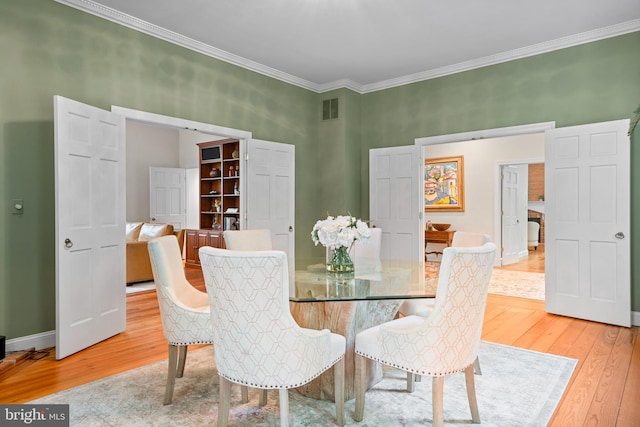 208 Biggs Purchase Ln, Lothian, MD 20711 - dining space featuring visible vents, baseboards, crown molding, and hardwood / wood-style floors