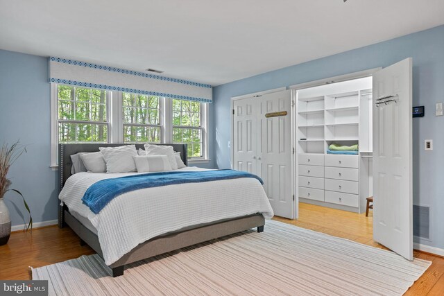 208 Biggs Purchase Ln, Lothian, MD 20711 - bedroom featuring baseboards, visible vents, and wood finished floors