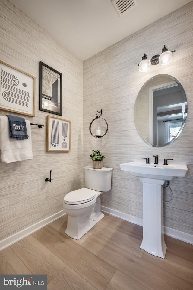 1201 Chesapeake View Dr, Middletown, DE 19709 - bathroom featuring baseboards, toilet, visible vents, and wood finished floors