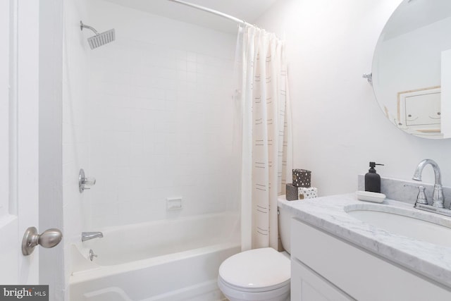 full bath featuring shower / tub combo with curtain, vanity, and toilet