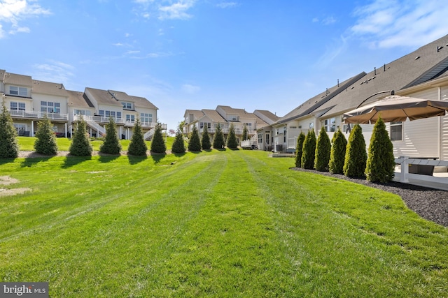 view of yard featuring a residential view