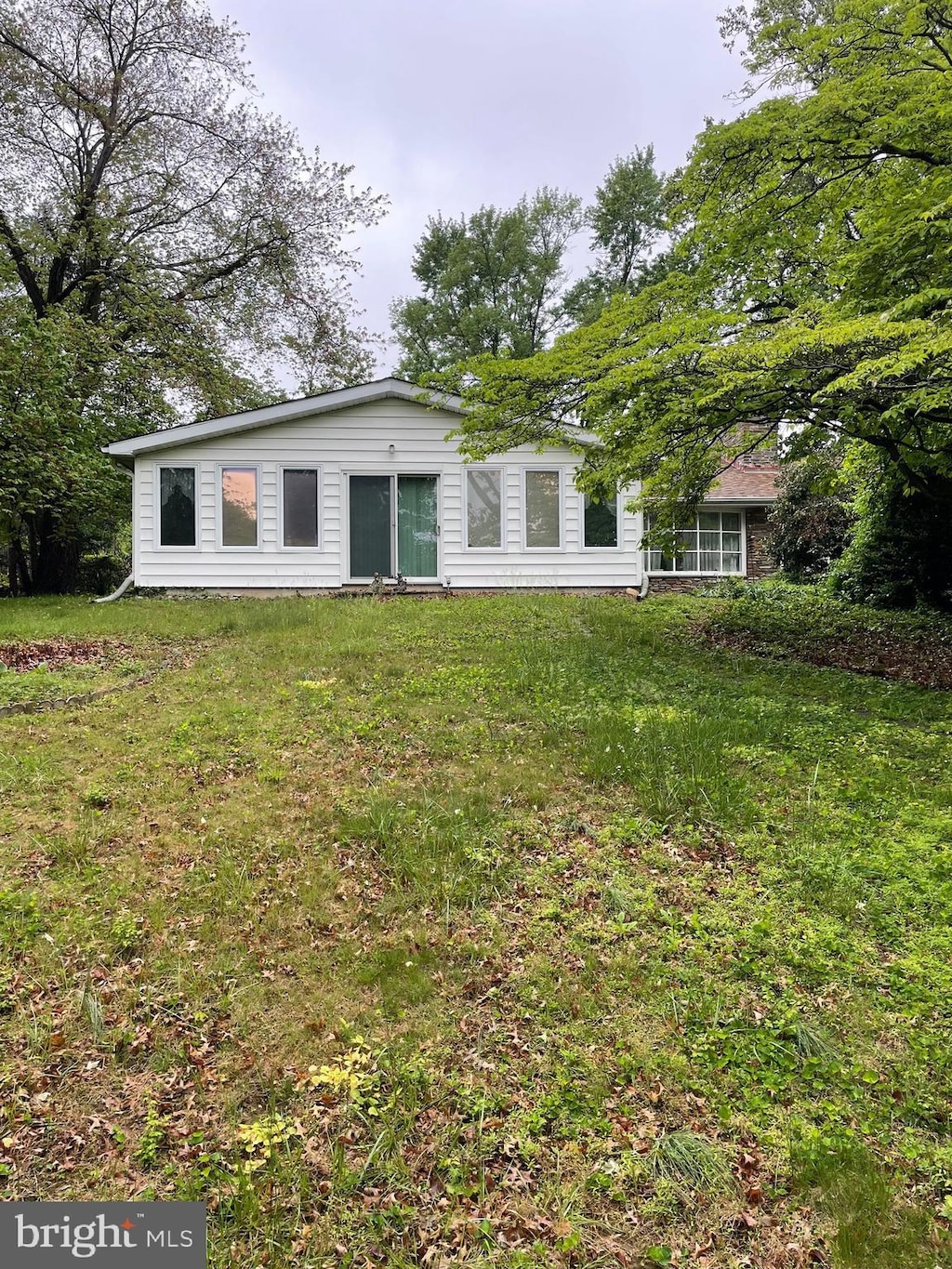 24 Winding Ln, Feasterville Trevose, PA 19053 - view of front facade featuring a front yard