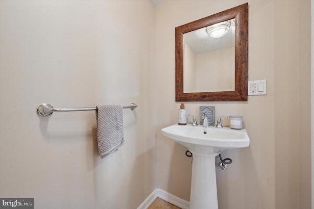 bathroom with baseboards