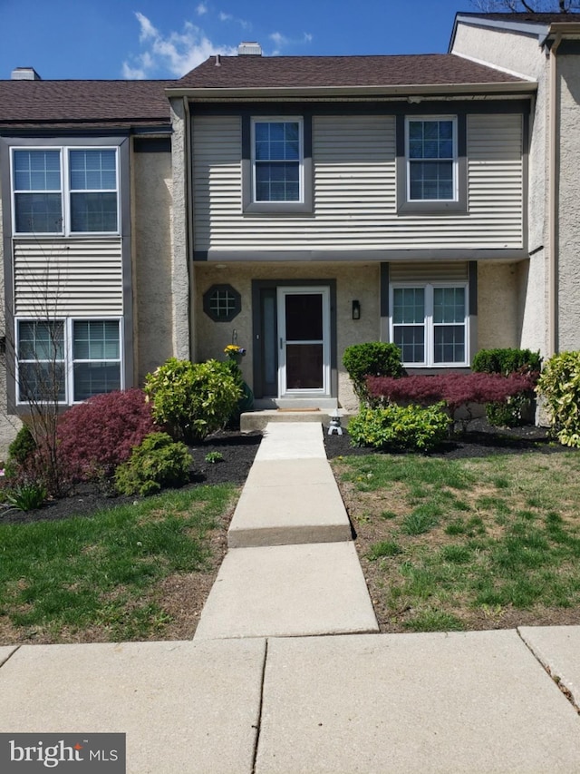 view of front facade with stucco siding