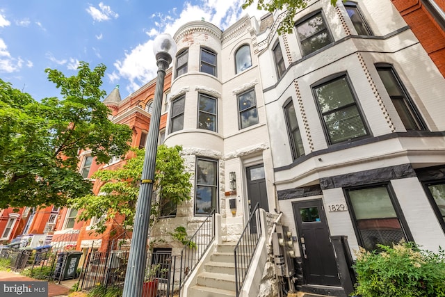 1831 5th St NW, Washington, DC 20001 - view of property with fence