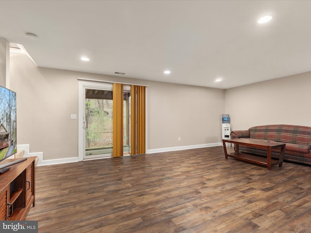 1304 Lakeview Dr, Cross Junction, VA 22625 - living room featuring baseboards, recessed lighting, wood finished floors, and visible vents