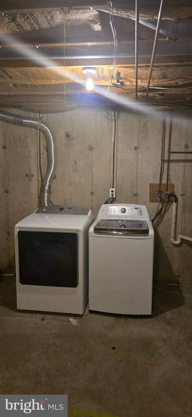 626 Felton Ave, Sharon Hill, PA 19079 - clothes washing area with washing machine and dryer and laundry area