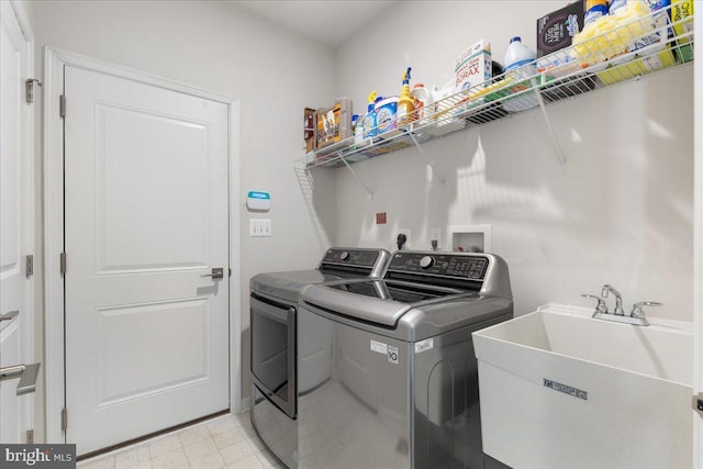 10815 Flying Change Ct, Upper Marlboro, MD 20772 - laundry area featuring washing machine and clothes dryer, a sink, and laundry area