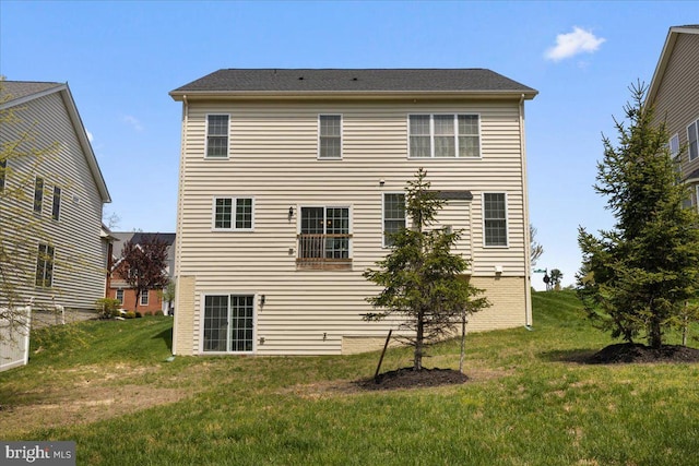 10815 Flying Change Ct, Upper Marlboro, MD 20772 - back of house with a lawn