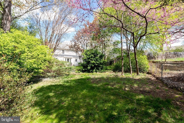 view of yard featuring fence