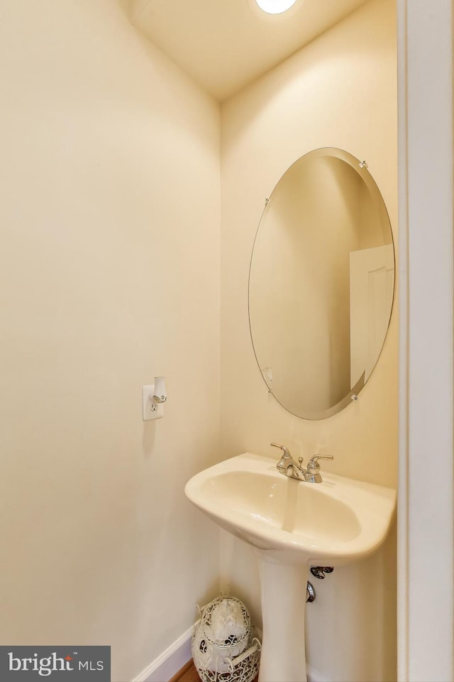 bathroom with baseboards and a sink