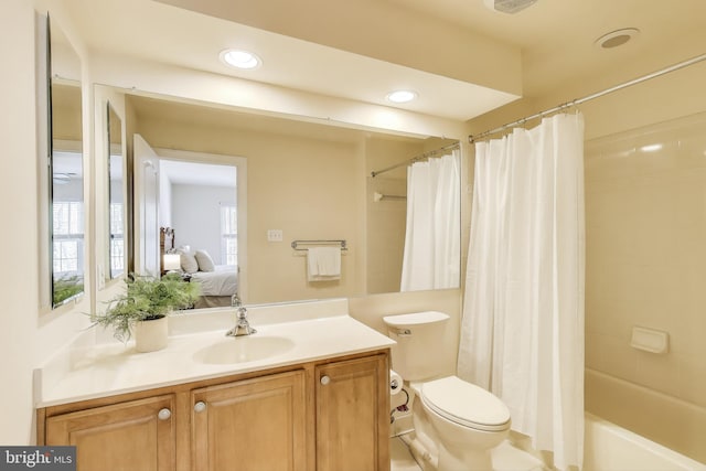 full bath with shower / tub combo, toilet, vanity, and recessed lighting