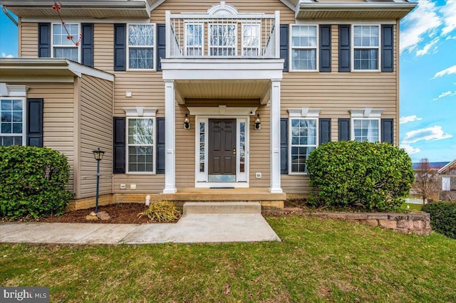 view of front of house with a front yard