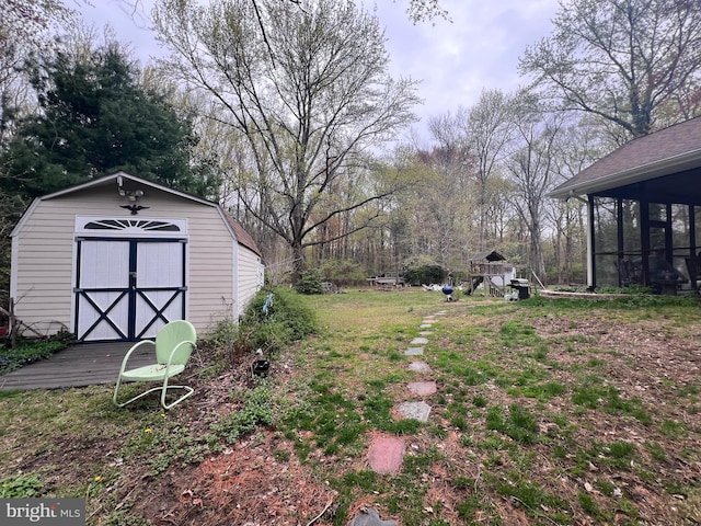 view of yard featuring an outdoor structure and a shed