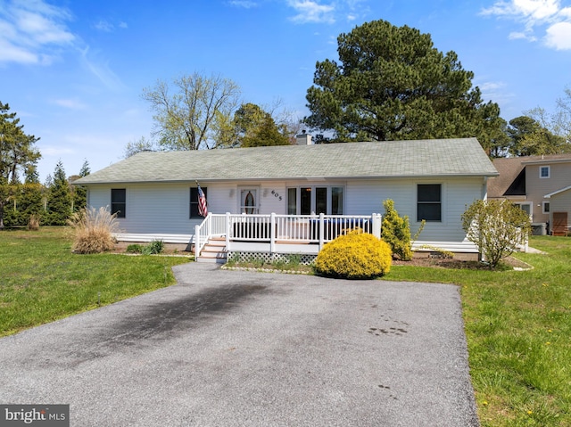 605 Old Post Ct, Bethany Beach, DE 19930 - ranch-style house featuring a chimney and a front yard