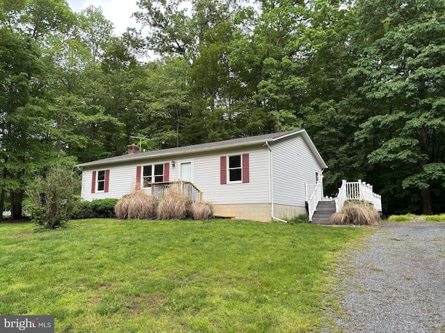43417 Lost Corner Rd, Leesburg, VA 20176 - view of front facade with a front yard and gravel driveway