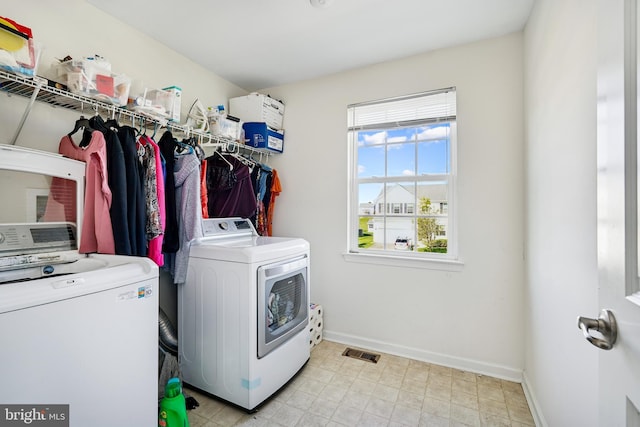 122 Abbigail Xing, Townsend, DE 19734 - laundry room with washing machine and clothes dryer, visible vents, laundry area, and baseboards