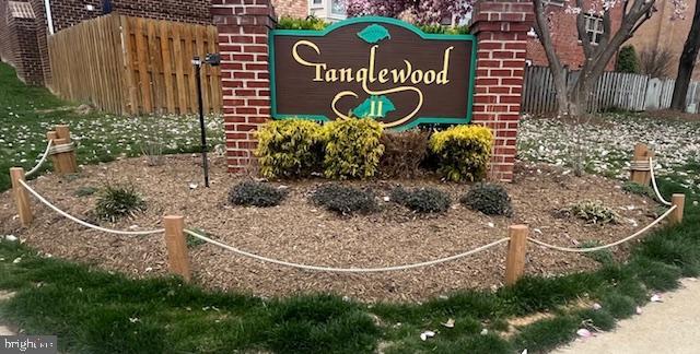 474 Colonial Ridge Ln, Arnold, MD 21012 - community / neighborhood sign with fence