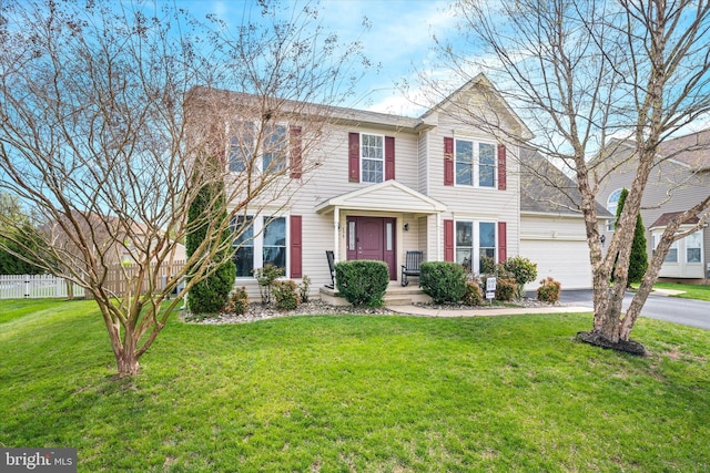 view of front of property featuring a front yard, fence, and driveway