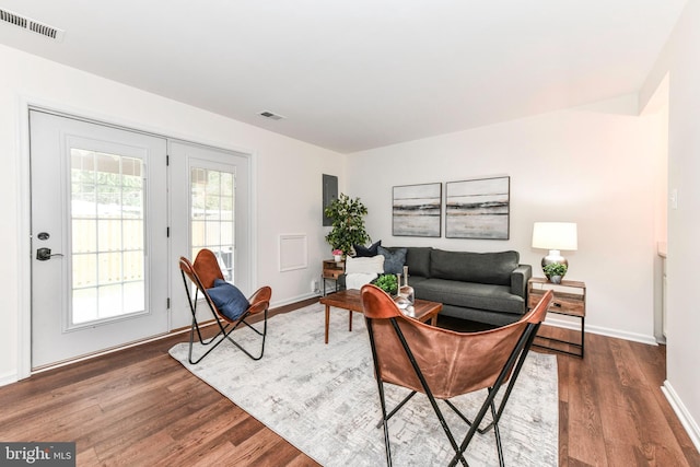 9644 Sutton Green Ct, Vienna, VA 22181 - living area featuring wood finished floors and baseboards